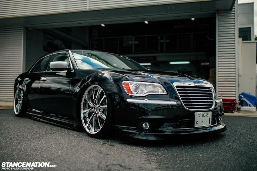  Chrysler 300C VIP Style by Aimga 2014 года  (фото 2 из 14)